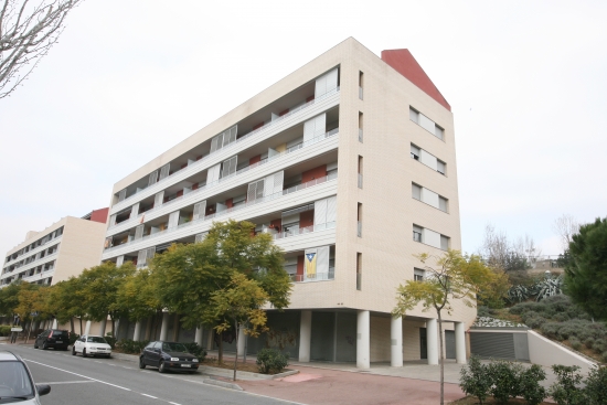 30 viviendas, aparcamientos y locales en Av. can corts-Cornellà