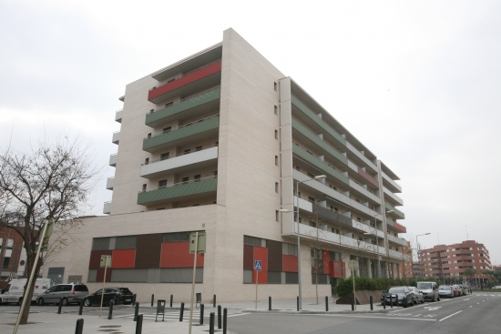 48 Habitatges, locals i aparcament en Av. Línea Eléctrica, Cornellà